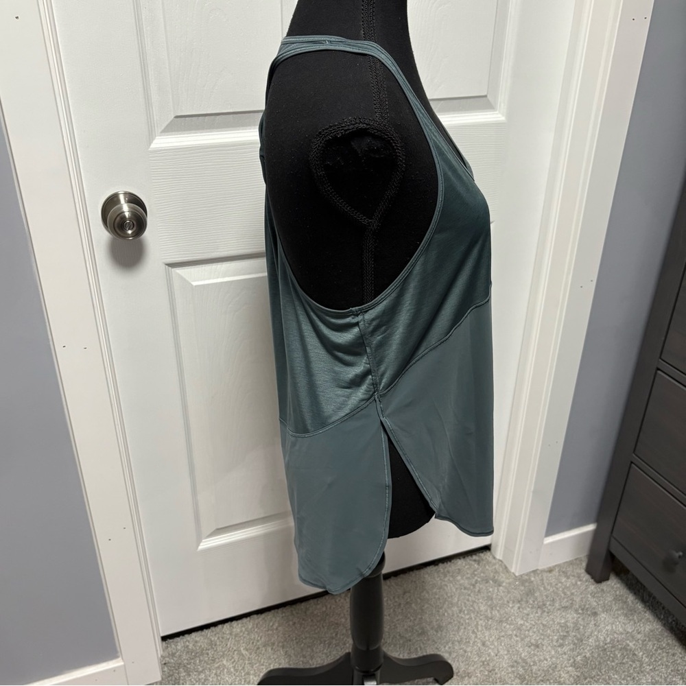 Lululemon Tank - Picture 3 of 5